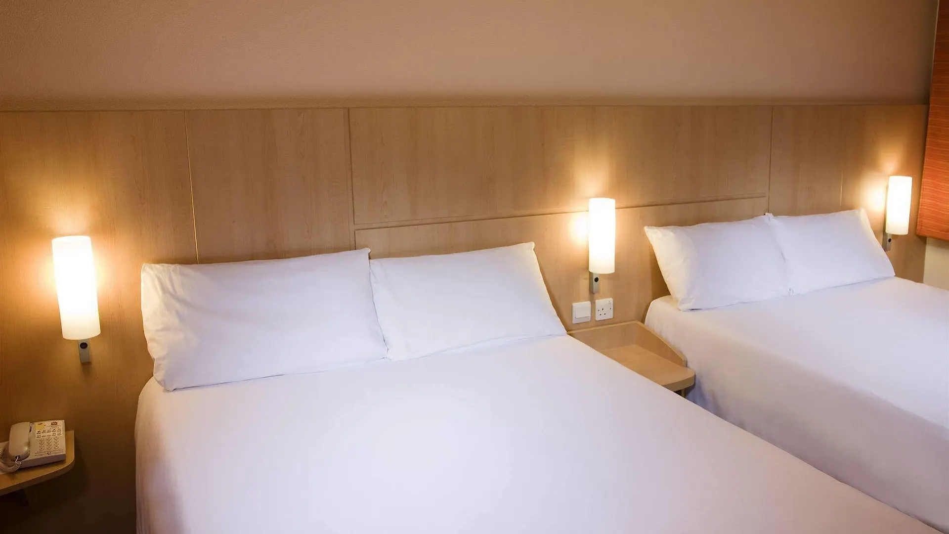 Ibis Hotel Dublin 3*,